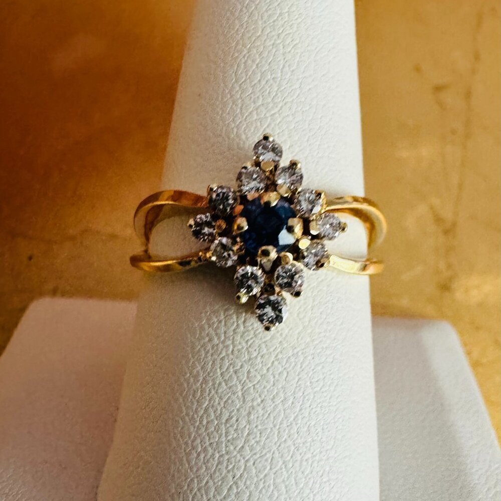 14K Yellow Gold Diamond and Sapphire Floral Halo Ring split band size 9 cocktail